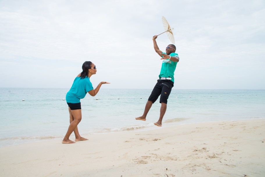 Jamaica is located in the center of the Caribbean and it has the perfect climate for a Caribbean wedding , it also has stunning backdrops for magnificent wedding photos