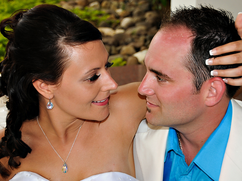 Every Jamaican wedding photographer has some technicality to their shooting style. If you want spectacular photos couples have to be comfortable and be prepared to take direction from the photographer.