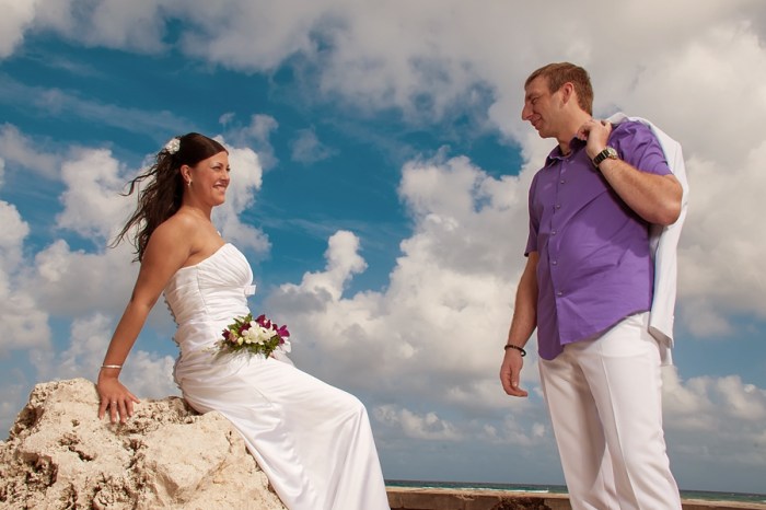 Wedding photographers must understand that these moments need special care while being captured. Professional Jamaican wedding photographers know the trick well. Even mischievous acts done by the bride, the groom or friends or anyone else for that matter can create wonderful moments worth being photographed. From smashing cake on faces to plying prank on the couple, every act is special and is cherished later. Professional wedding photographers help you cherish your wedding memories later through pictures.