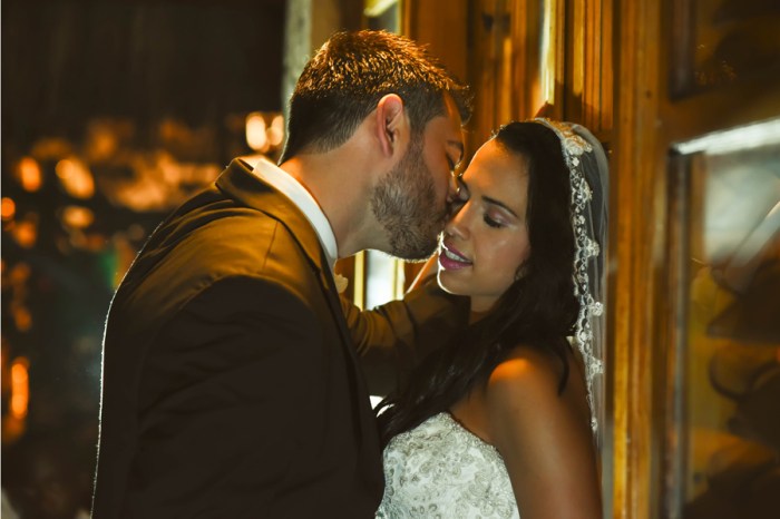 Any type of compromise while deciding for the wedding photographer can prove to be disastrous later, as inferior quality photos may not last long enough for even