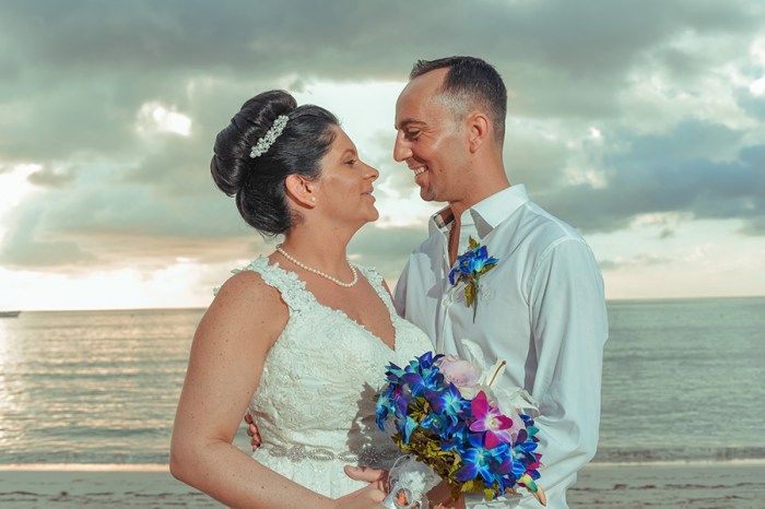 ⦁ Look into the Full Wedding Photo Collection with a keen and critical eye It is very important to take note if the photographer that a couple is planning to hire if he was able to capture all the most important moments in the wedding such as the time when the groom and the bride locked their eyes during the exchange of vows or when the father of the bride shed a tear of happiness when the wedding officiant finally announced their sacred and official union as husband and wife.